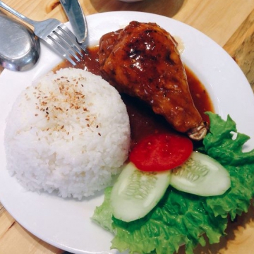 Cơm đùi gà nướng BBQ