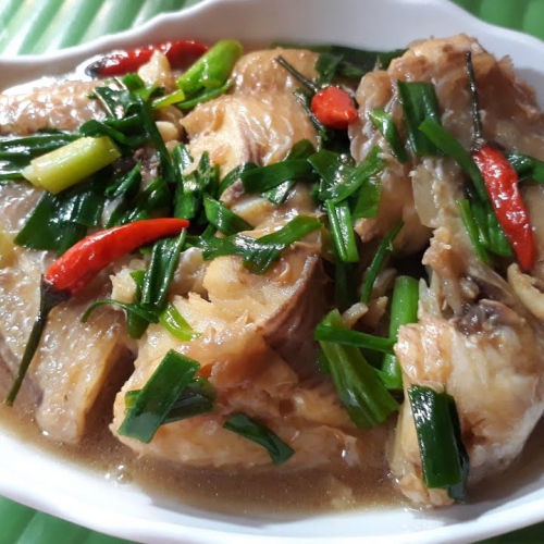 Cơm cá diêu hồng kho hành