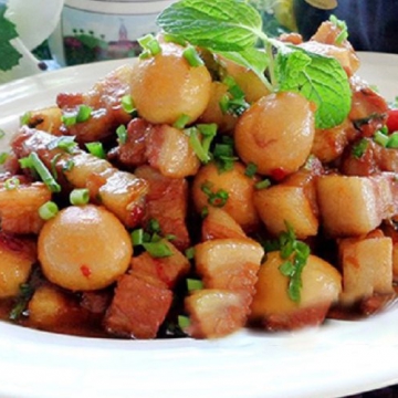 Cơm thịt kho trứng cút